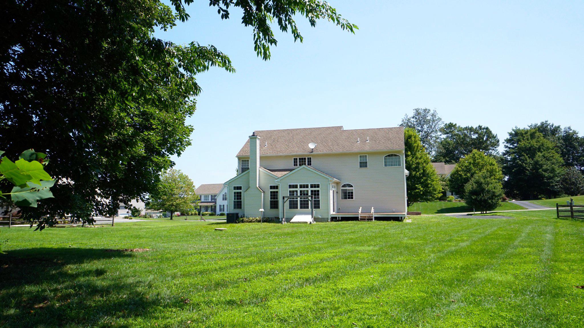 412 BUTTONWOOD LANE