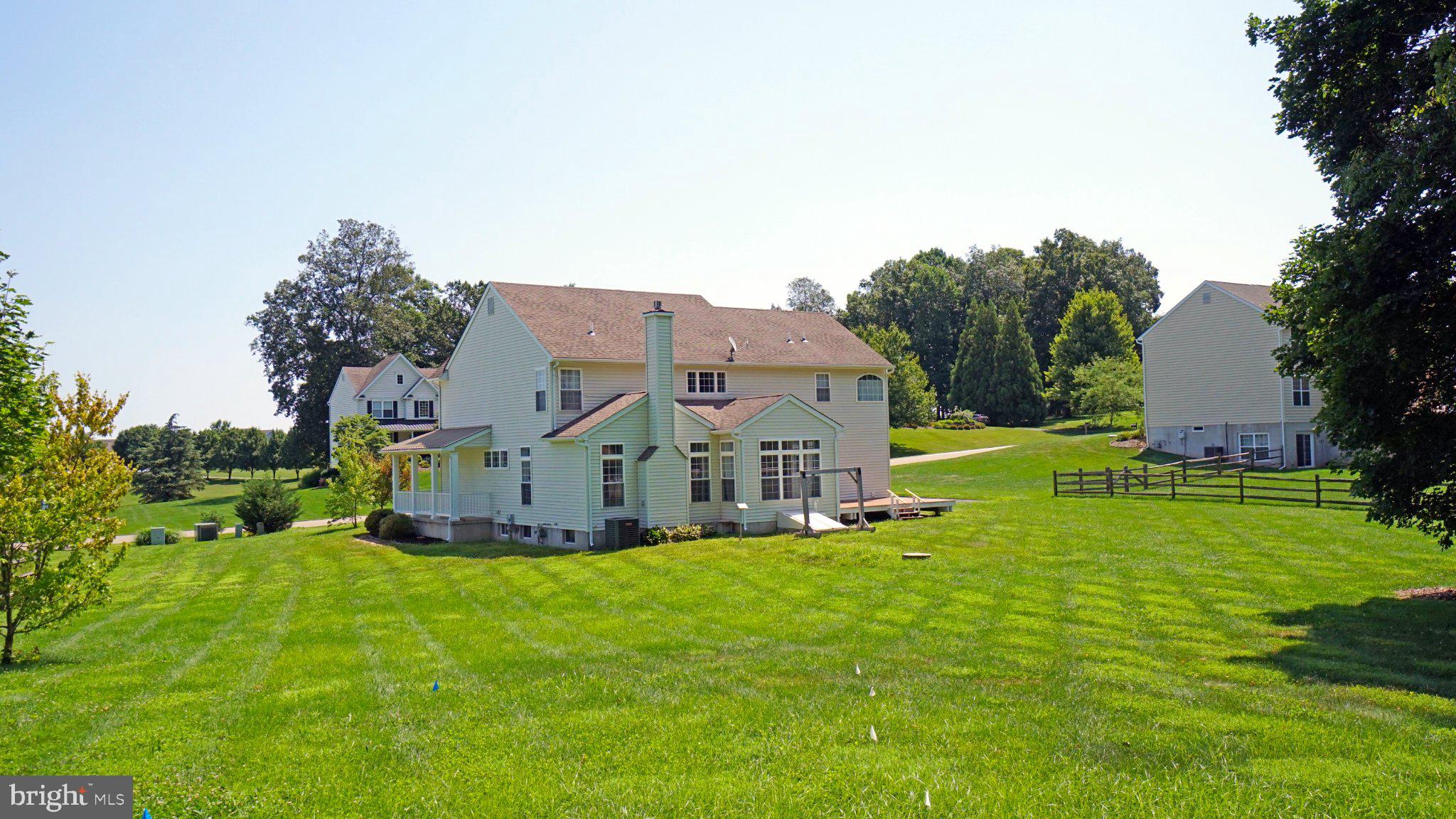 412 BUTTONWOOD LANE