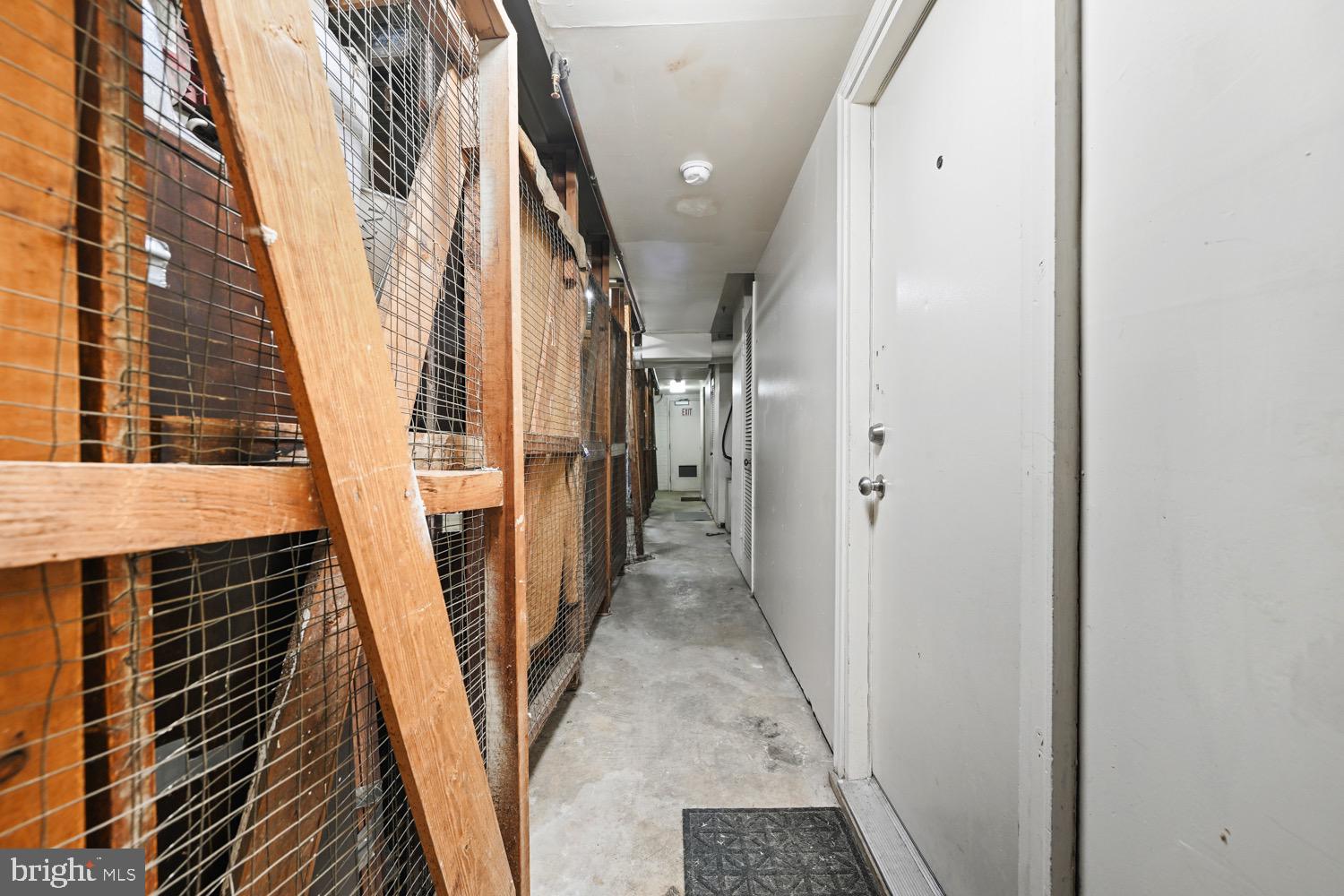 HOLLY HILL CONDOMINIUMS - Residential Lease