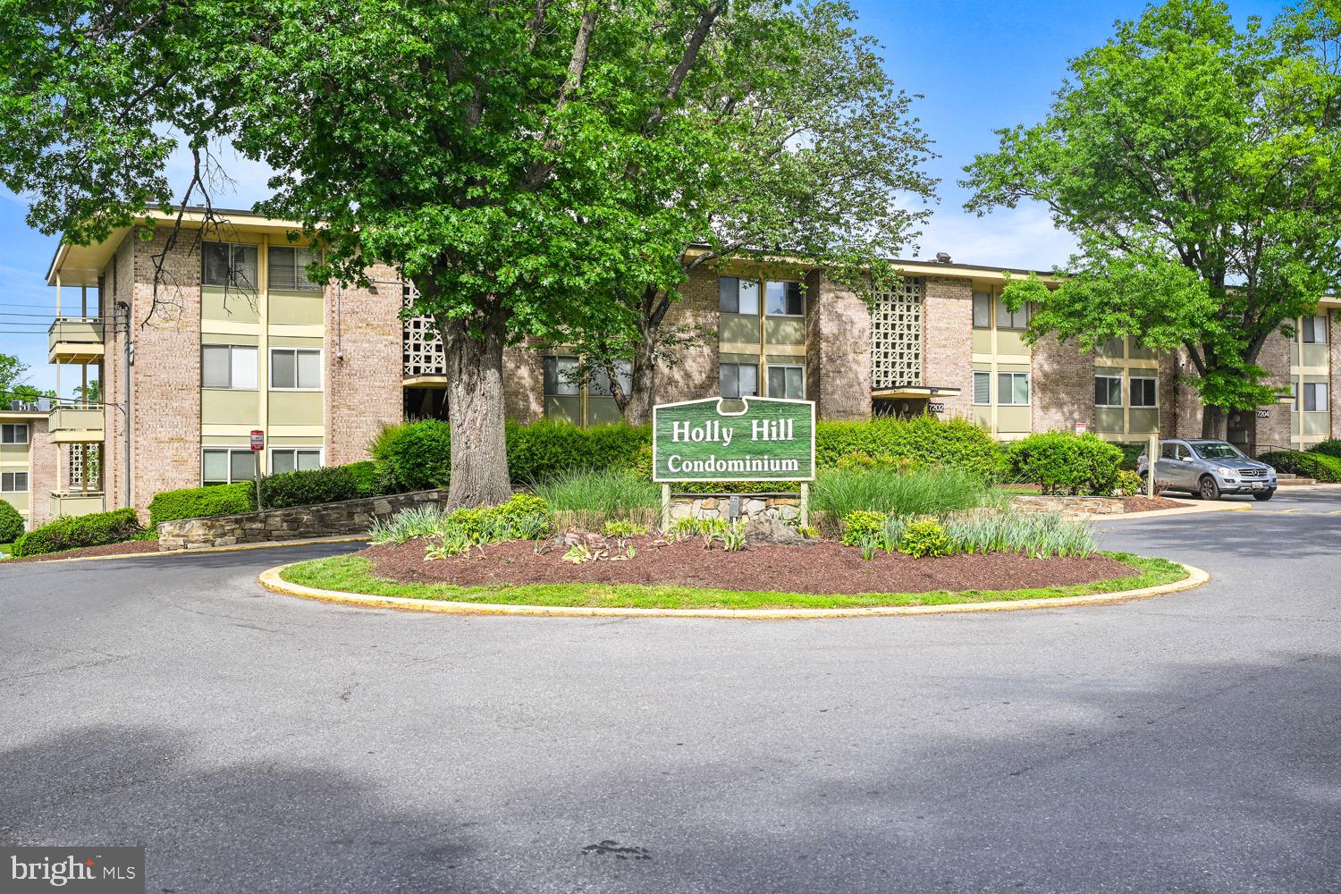 HOLLY HILL CONDOMINIUMS - Residential Lease