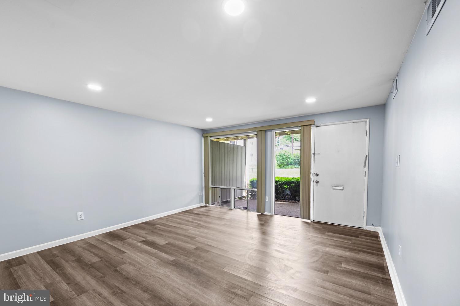 HOLLY HILL CONDOMINIUMS - Residential Lease