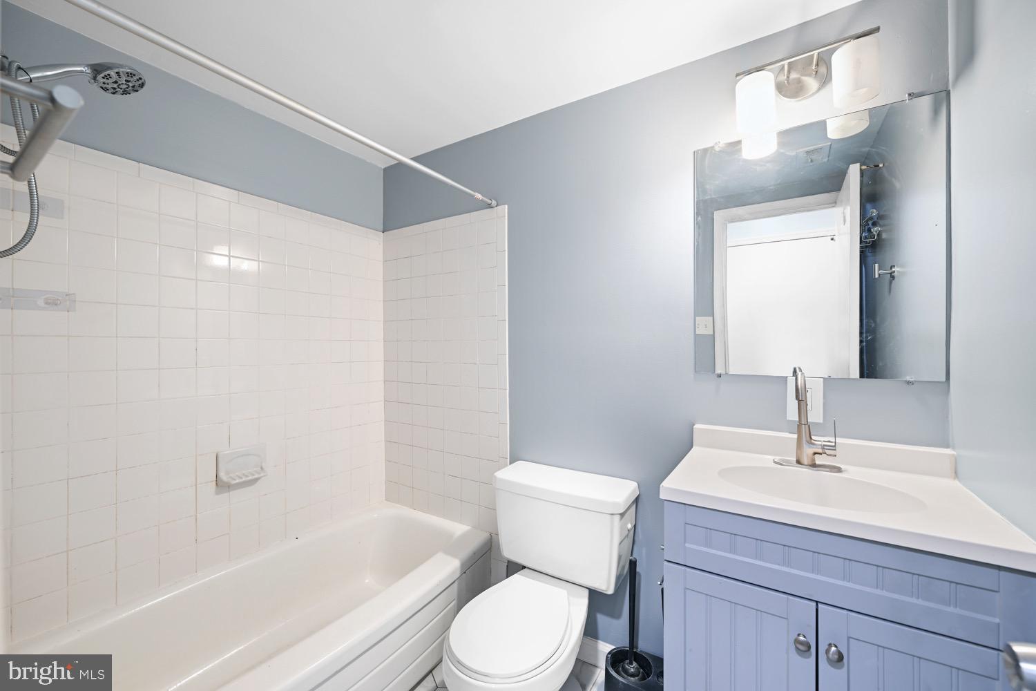 HOLLY HILL CONDOMINIUMS - Residential Lease