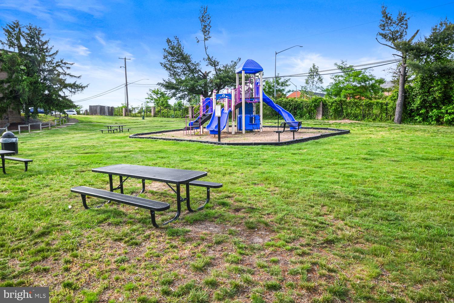 HOLLY HILL CONDOMINIUMS - Residential Lease