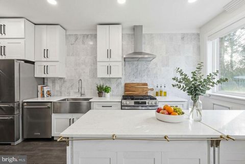 Photo of 625 Slaters Lane #G4, ALEXANDRIA, VA 22314 (MLS # VAAX2051996)