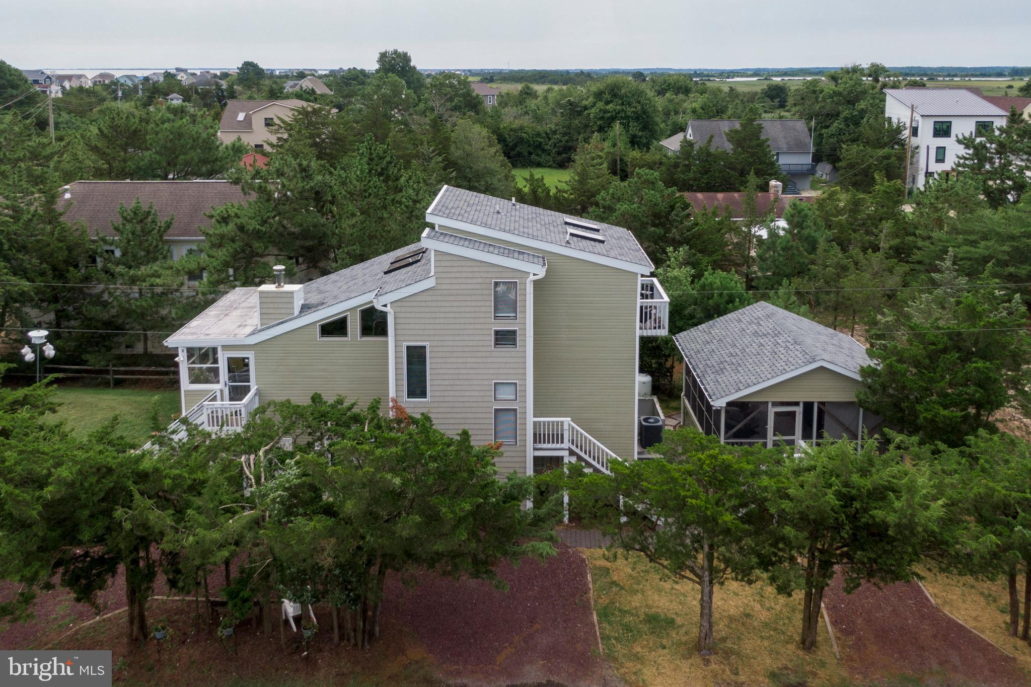 1105 N BAY SHORE DRIVE