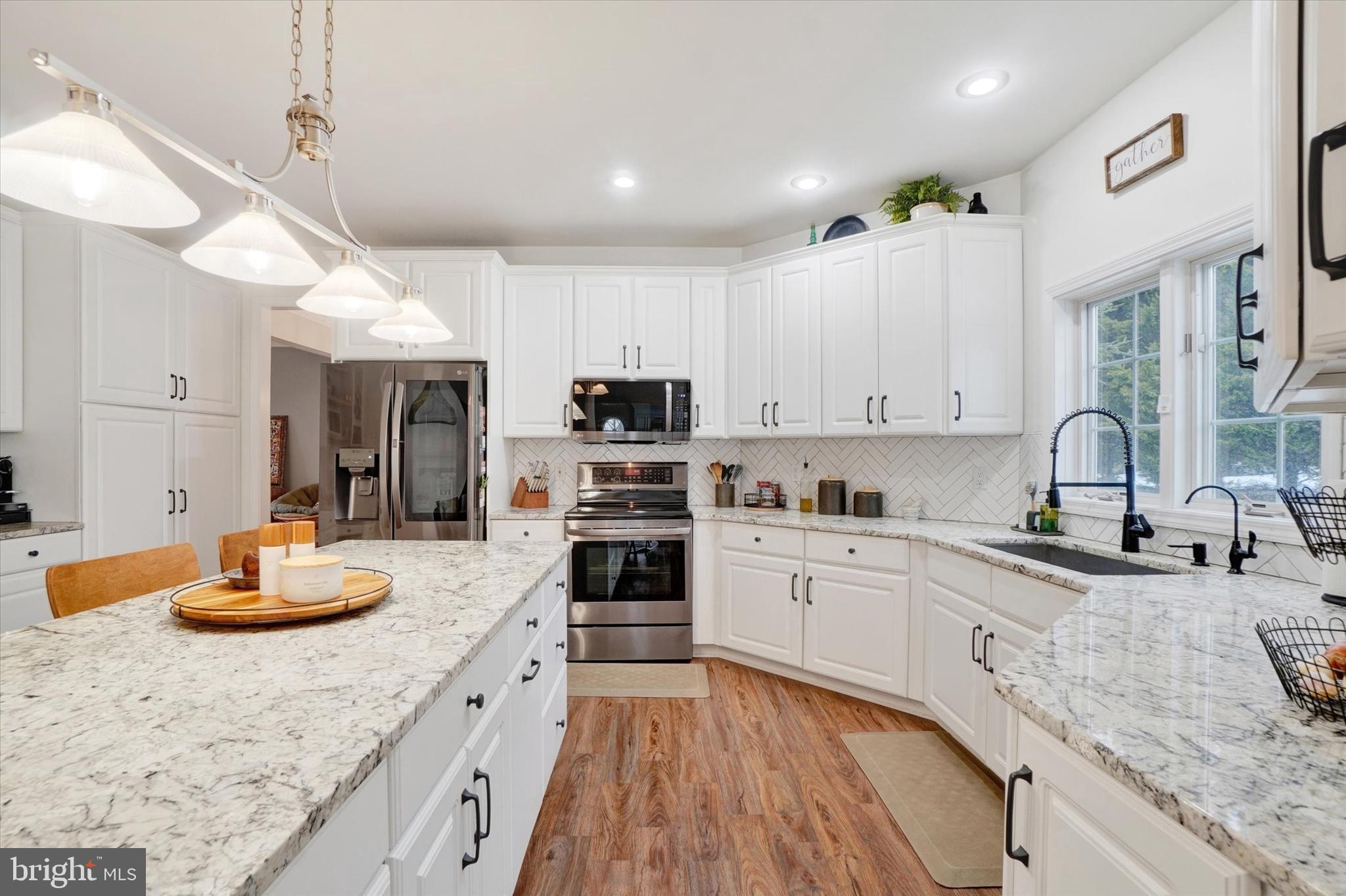 VICTORIAS POND - Residential