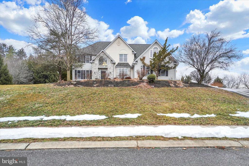 Photo of 42 Bullrush Landing, ELIZABETHTOWN, PA 17022 (MLS # PALA2082438)