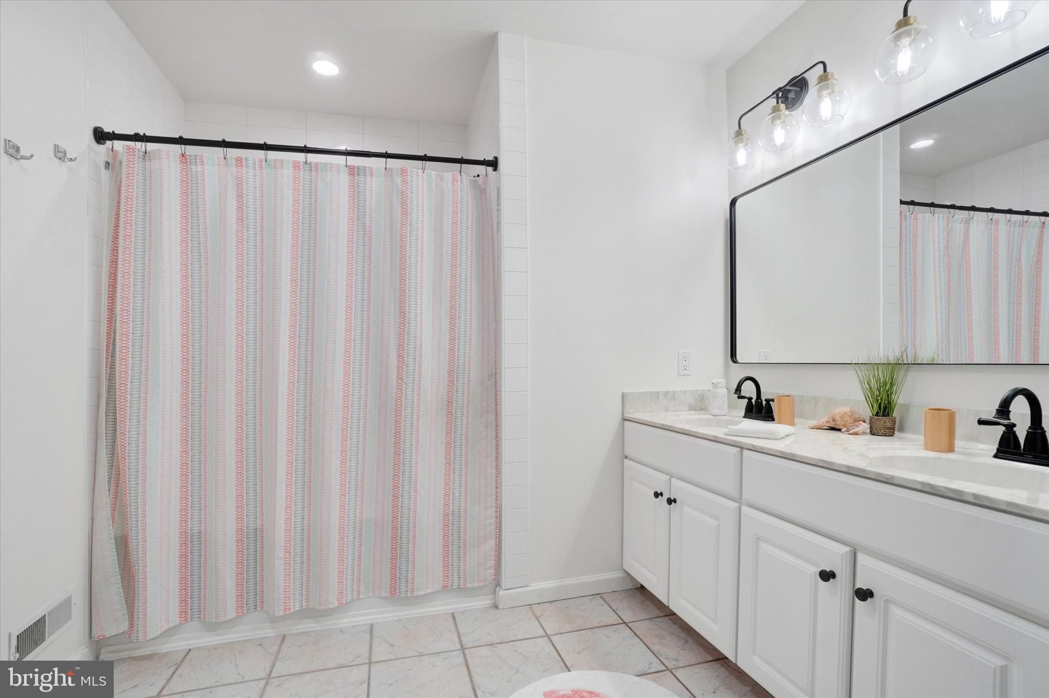 VICTORIAS POND - Residential