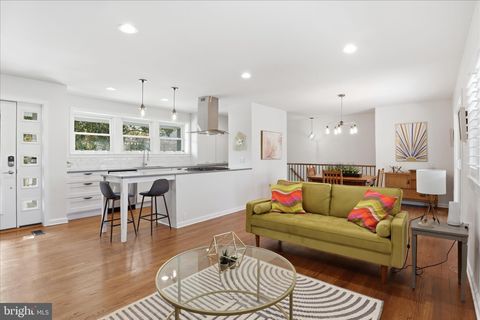 2204 SHIVER DRIVE ALEXANDRIA VA 22307