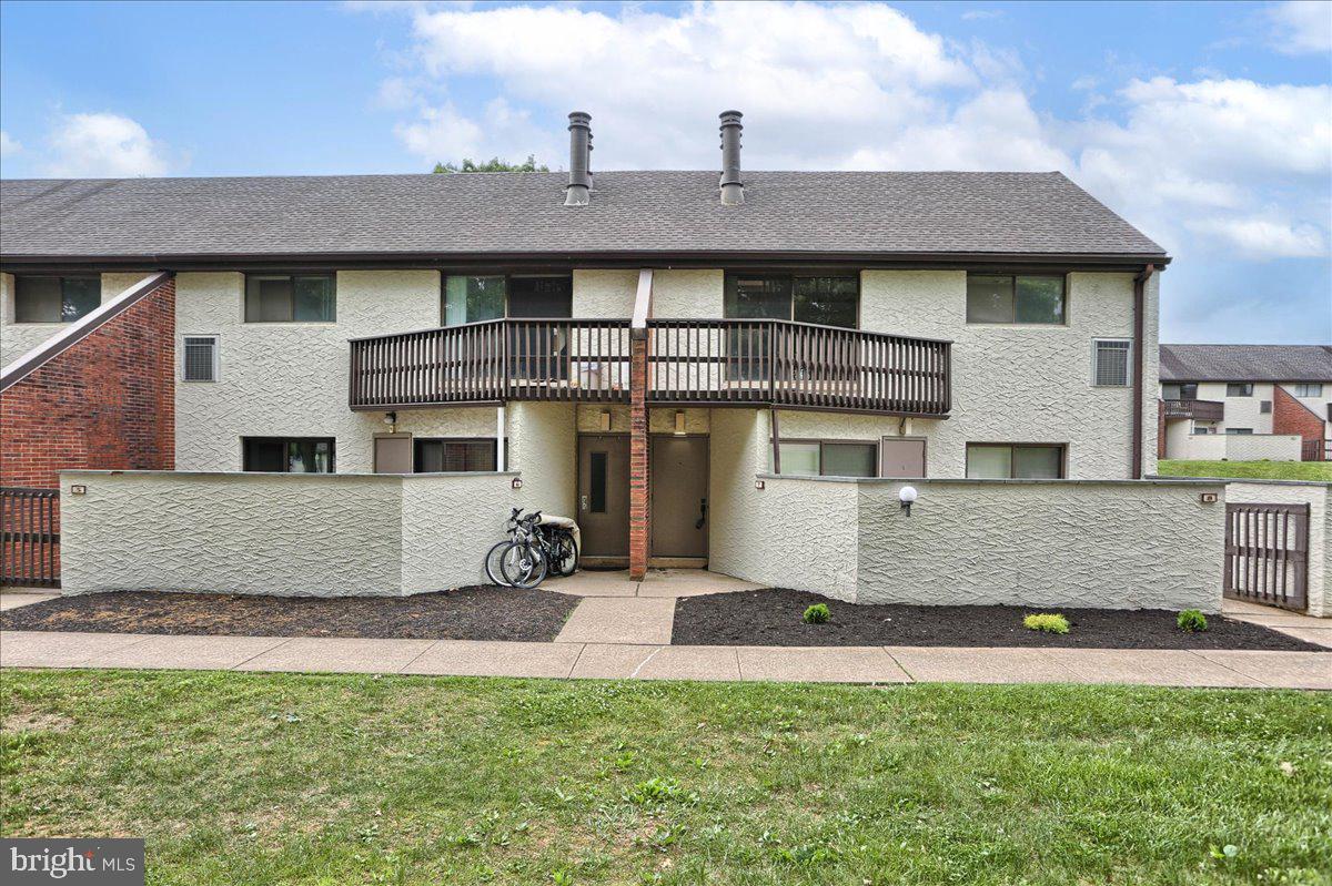 Why rent when you can own? Move right in, this condo has so many great updates throughout that you won't need to do any updating! Monthly condo fee includes water, sewer, trash, heat, snow removal and full access to the community's private swimming pool. Investors welcome! Schedule a tour today
