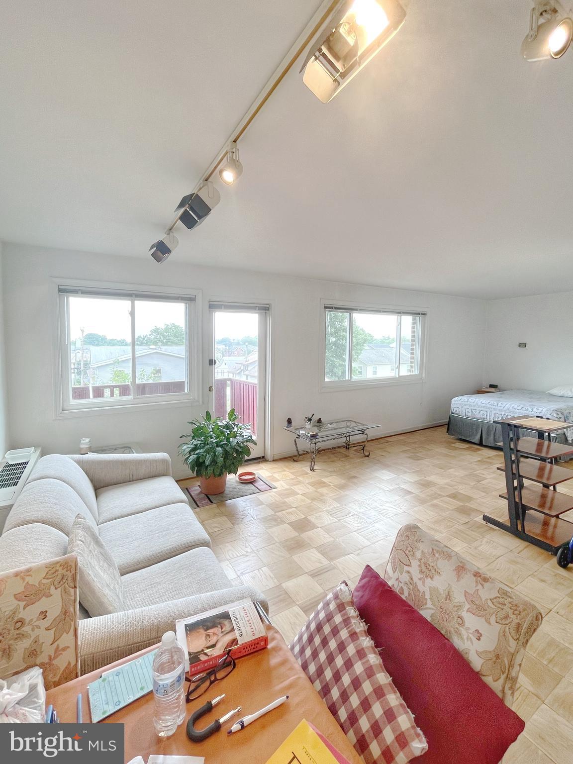 LANCASTER - Residential