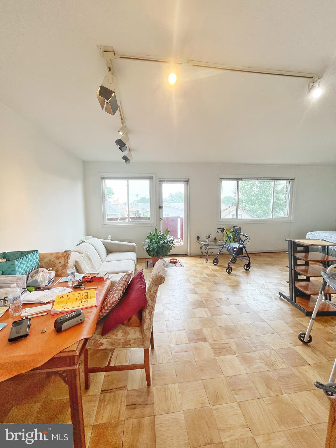 LANCASTER - Residential