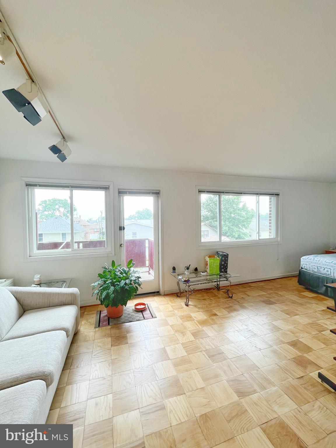 LANCASTER - Residential