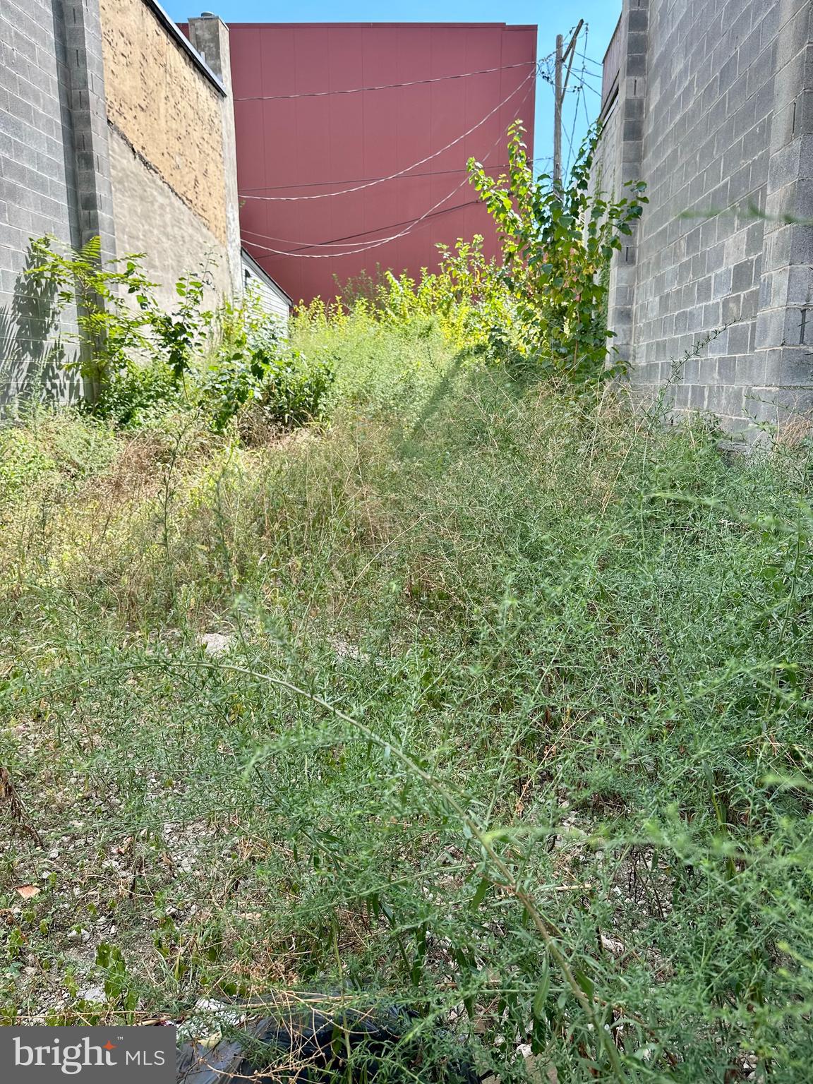 Nice size lot in prime downtown location surrounded by new development. Great proximity to Fells, Harbor East, Little Italy, and Inner Harbor, and 83 Don't miss this great opportunity at an affordable price!
Buyer to verify all zoning and use.