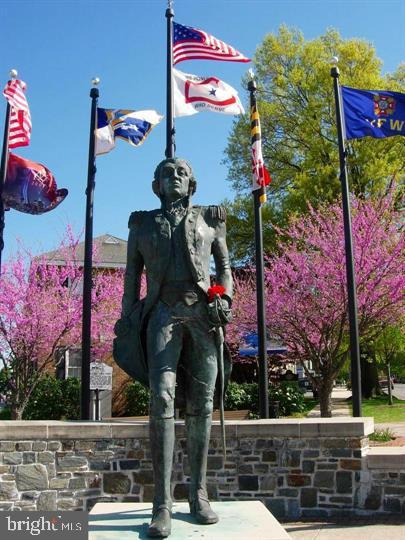 SENECA POINTE - Residential