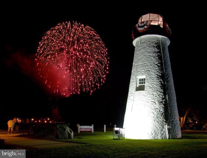 SENECA POINTE - Residential