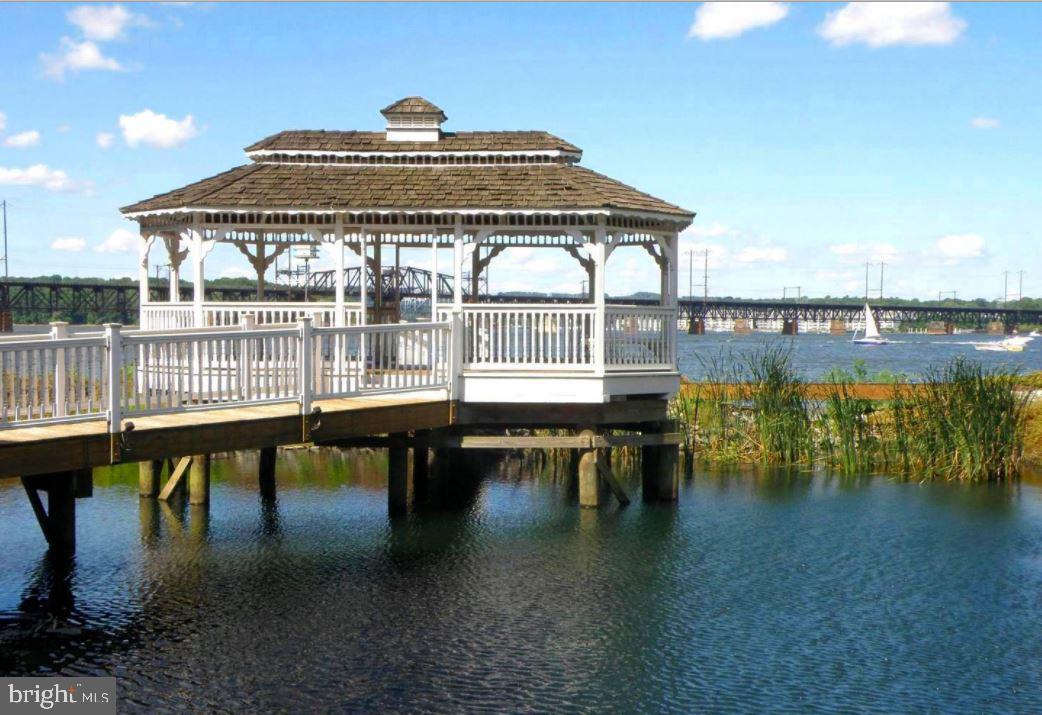 SENECA POINTE - Residential