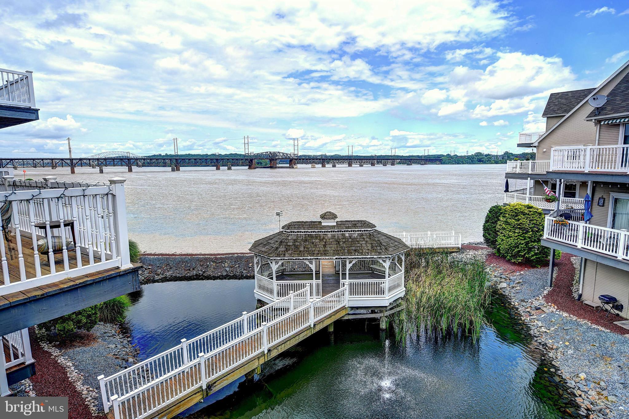 SENECA POINTE - Residential