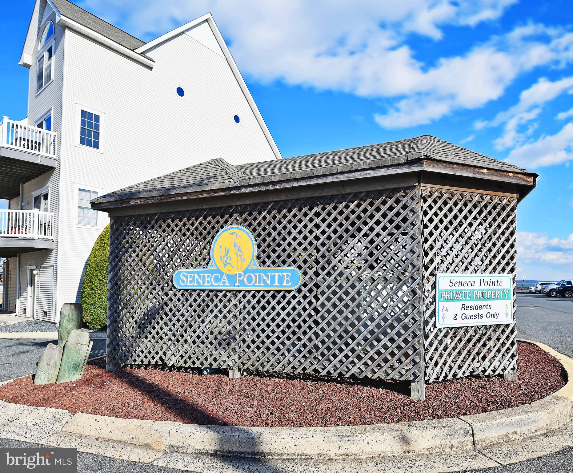 SENECA POINTE - Residential