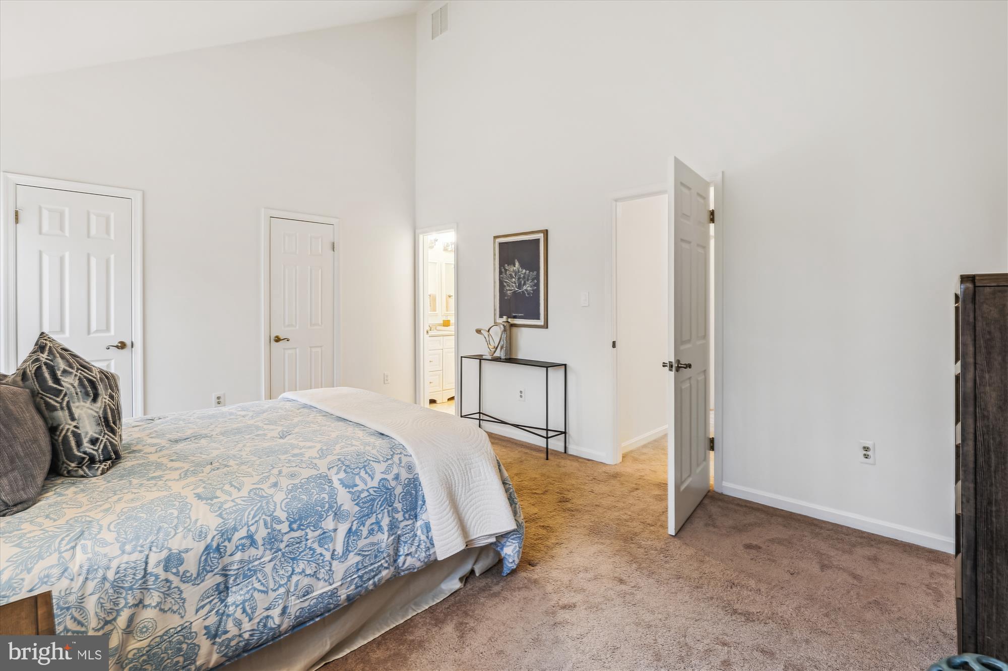 RUNNYMEADE - Residential