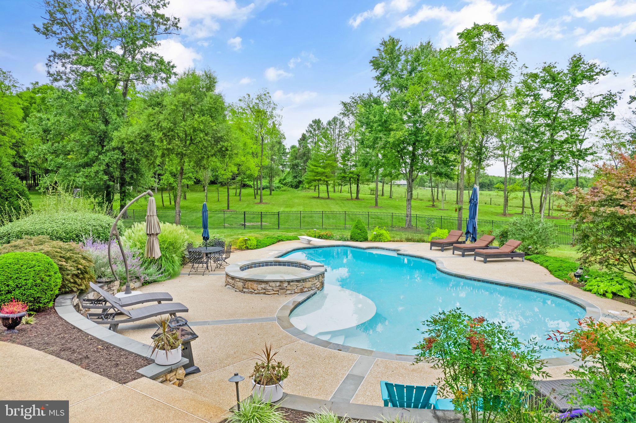 RED HILL - Residential