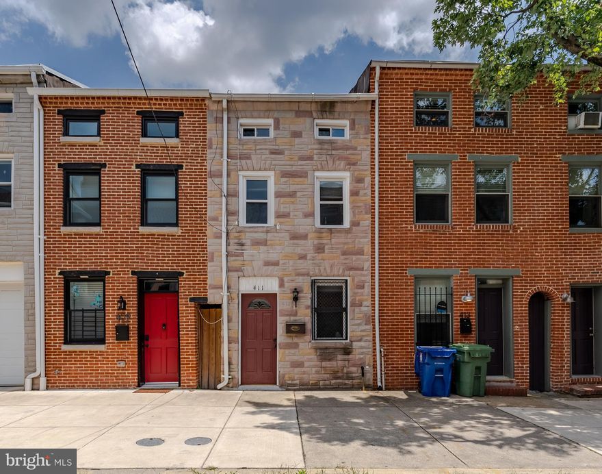 2 Bedroom/ 1 Bath with office space located in the heart of fells point! Enjoy your morning coffee or grill out on on a large private back patio. Walking distance to all restaurants, shopping & entertainment! AVAILABLE FOR RENT SEPTEMBER 1st.