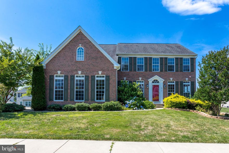 Upscale Ryan Homes Oberlin Terrace Model. Soaring Foyer. Gleaming Hardwd Floors Main. Gourmet Kit w/Granite, Tile Backsplash, Island, Recessed Lighting, Bkfst Bar fronting Large Fam Rm w/ Gas Fplc. Sunroom w/ Cathedral Ceiling. Elegant Liv & Din Rms w/ Tray Ceilings! Lux Master Suite, Walk-in Closets, Jacuzzi tub! Spacious BRs! Fin Bsmnt w/ Surround Snd Media Rm, Rec Rm. Concrete Patio, Fenced Yd!