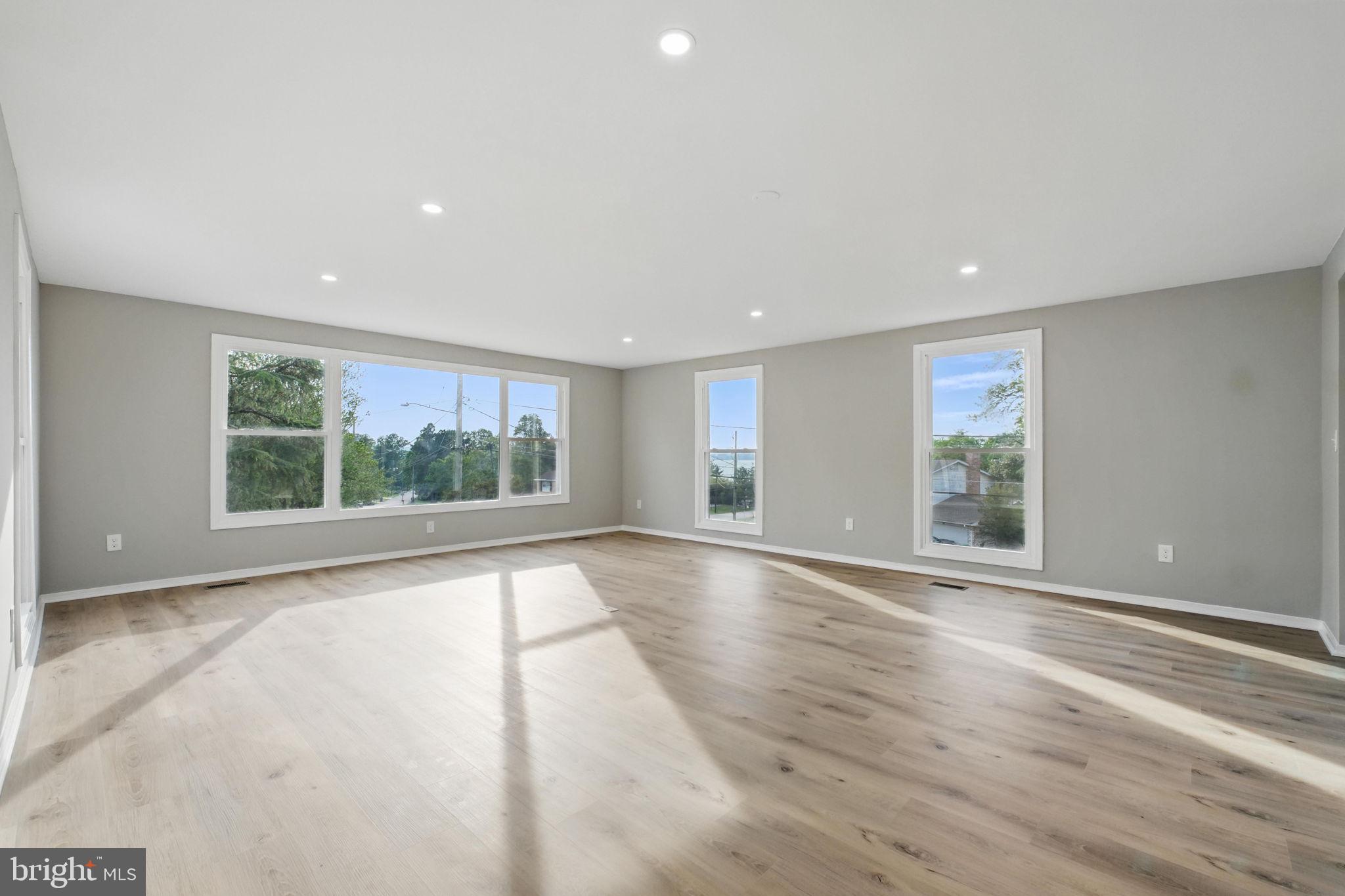 RIVER BEND - Residential