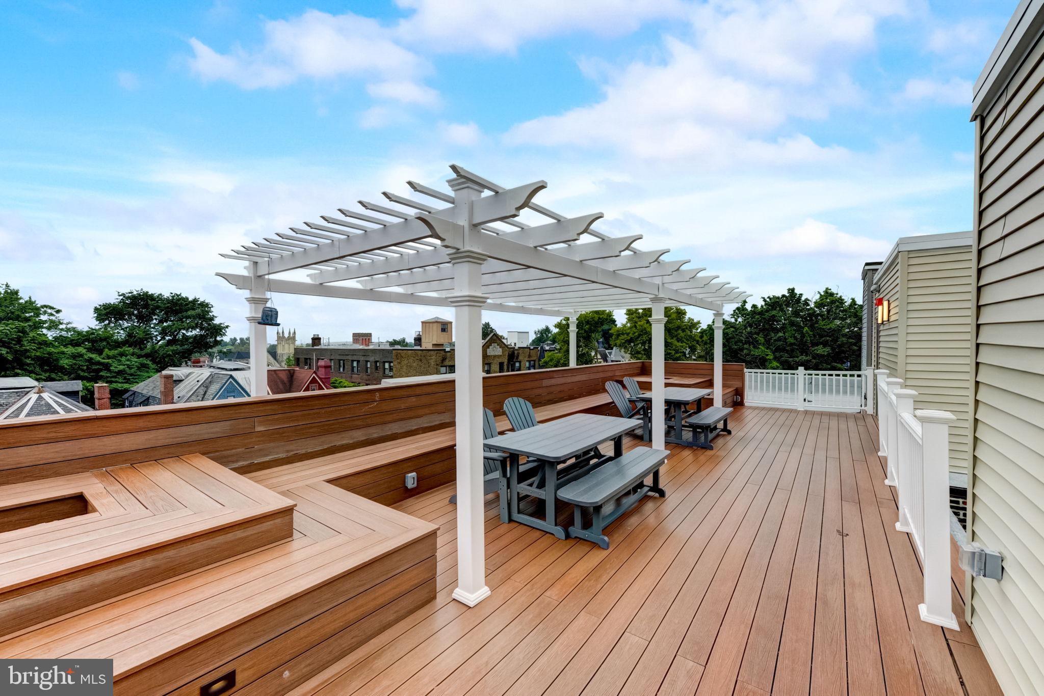 UNIVERSITY CITY - Residential Lease