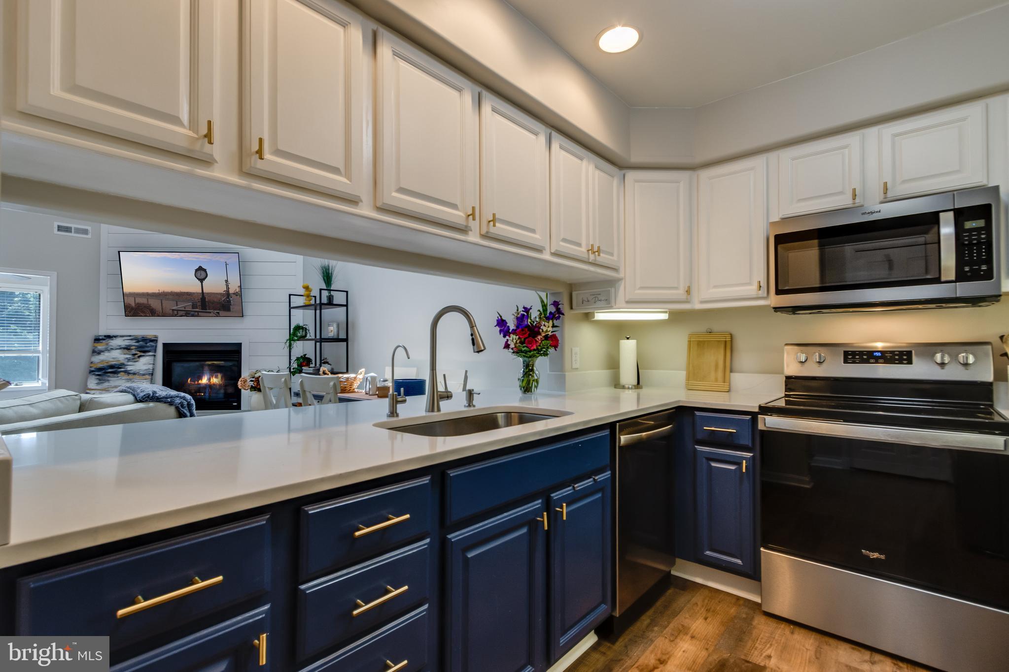 FAIRWAY VILLAS - Residential