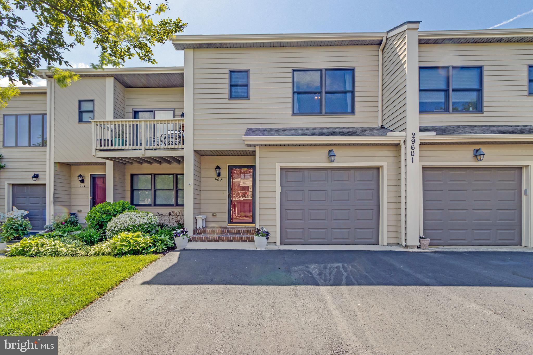 FAIRWAY VILLAS - Residential