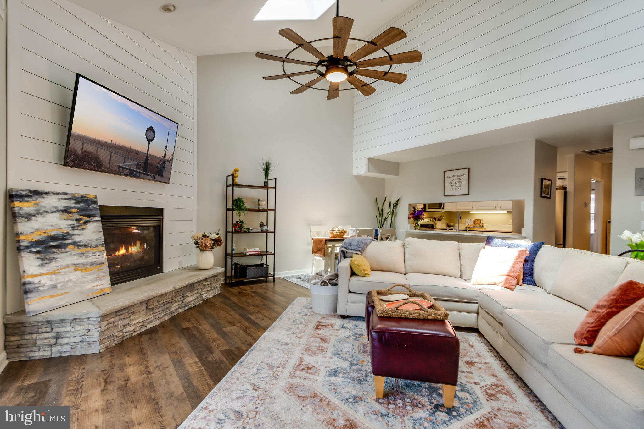 FAIRWAY VILLAS - Residential