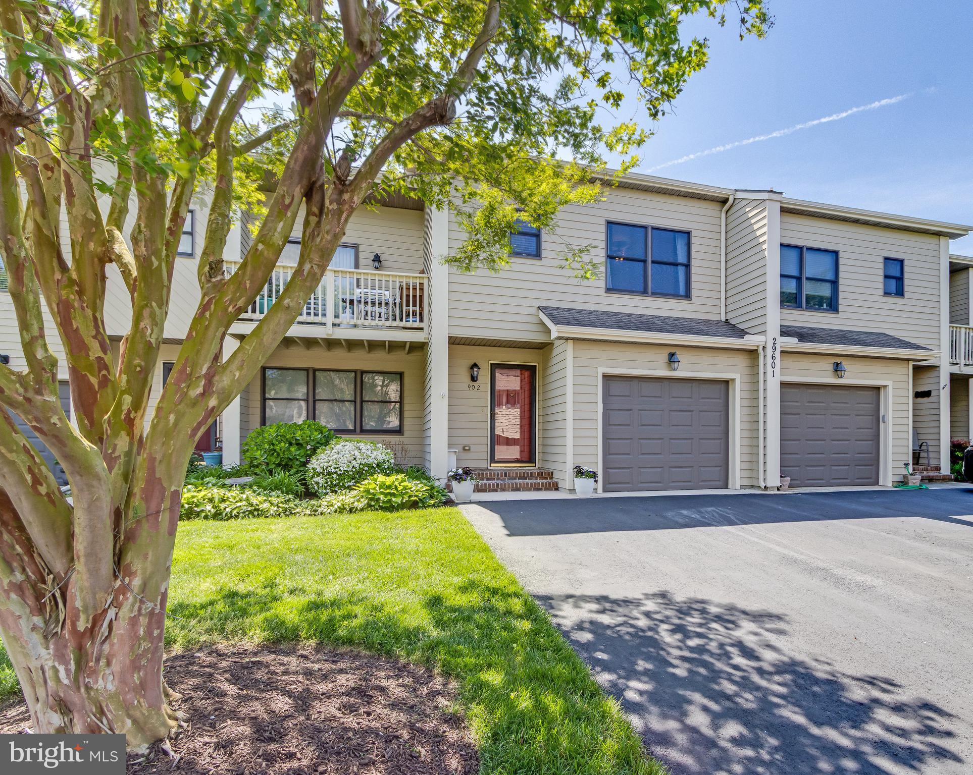 FAIRWAY VILLAS - Residential