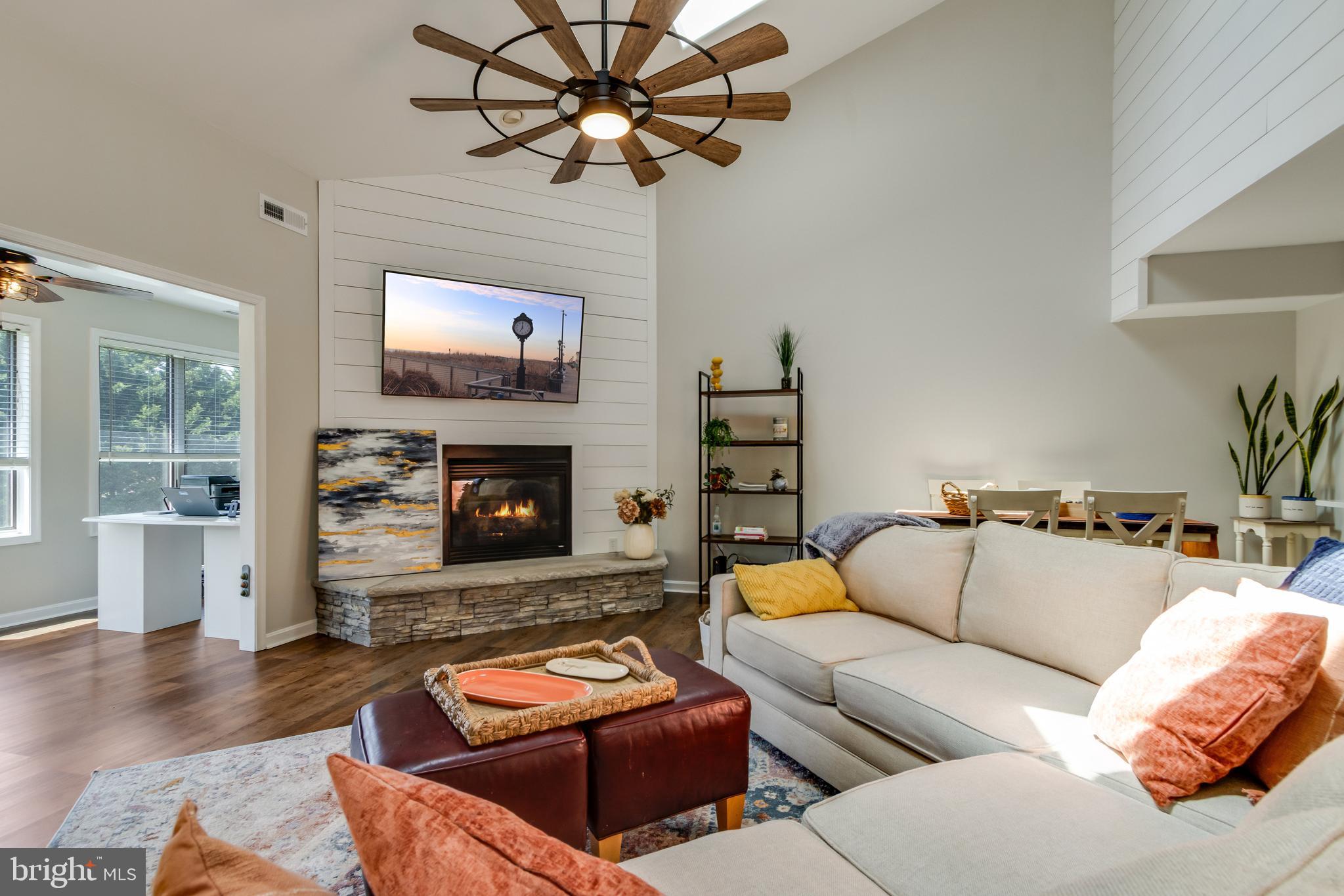 FAIRWAY VILLAS - Residential