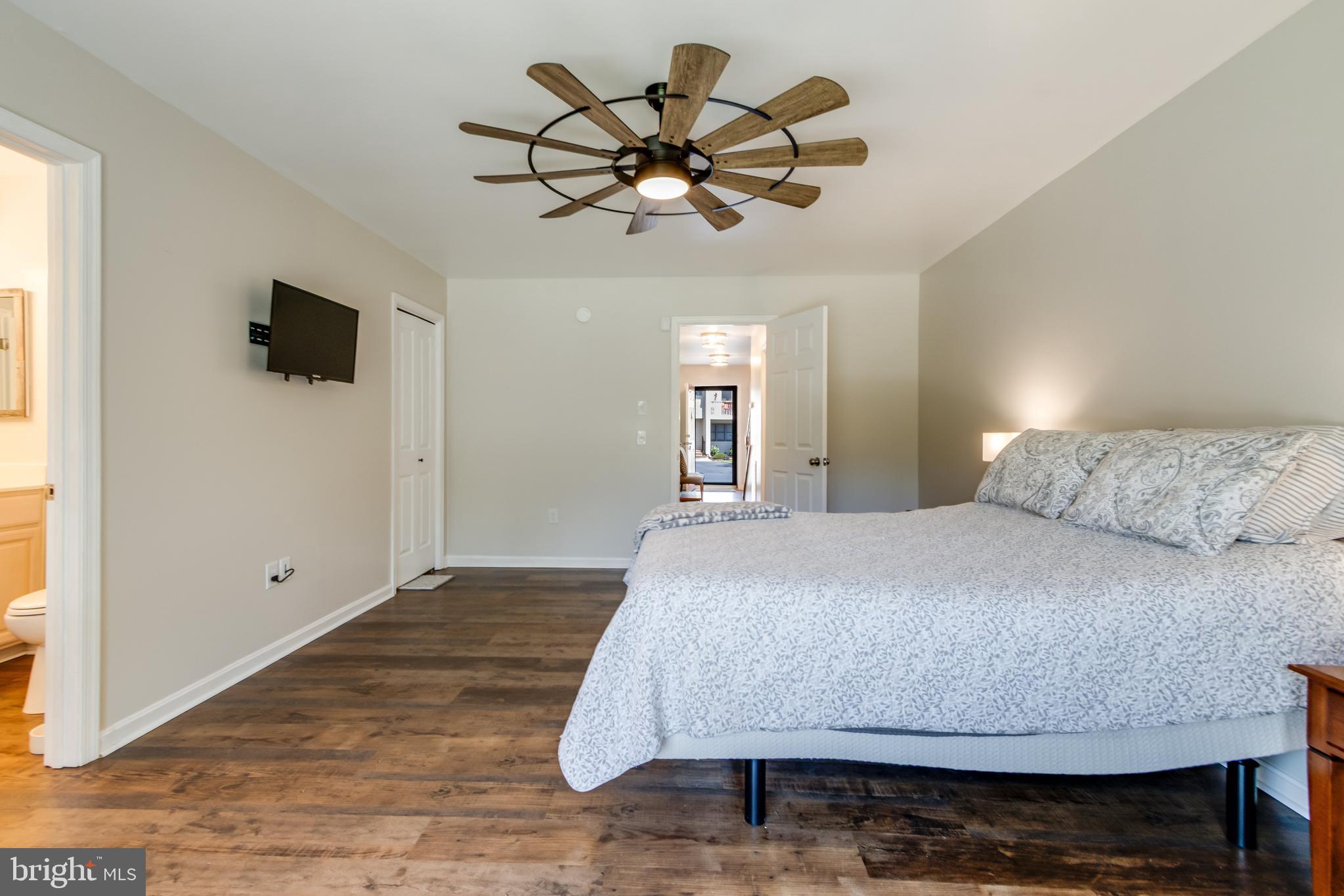 FAIRWAY VILLAS - Residential