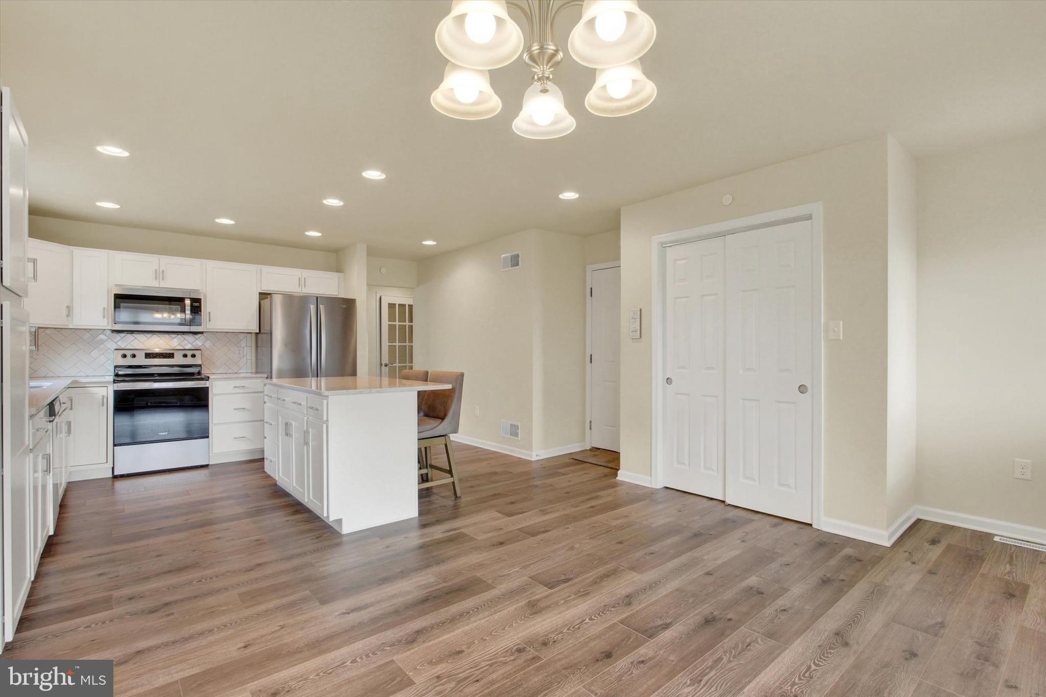 4872 ORCHID WAY