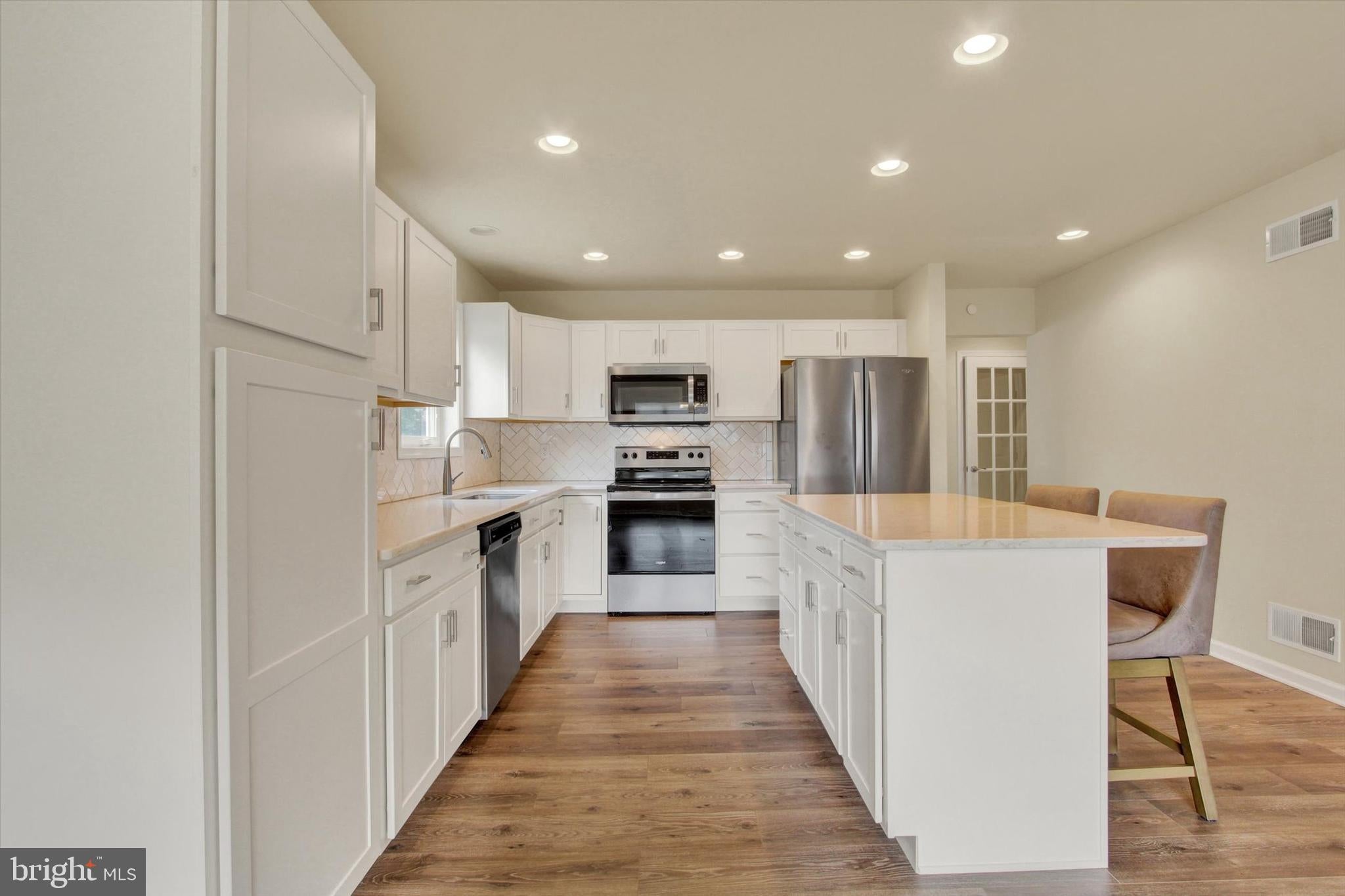 4872 ORCHID WAY