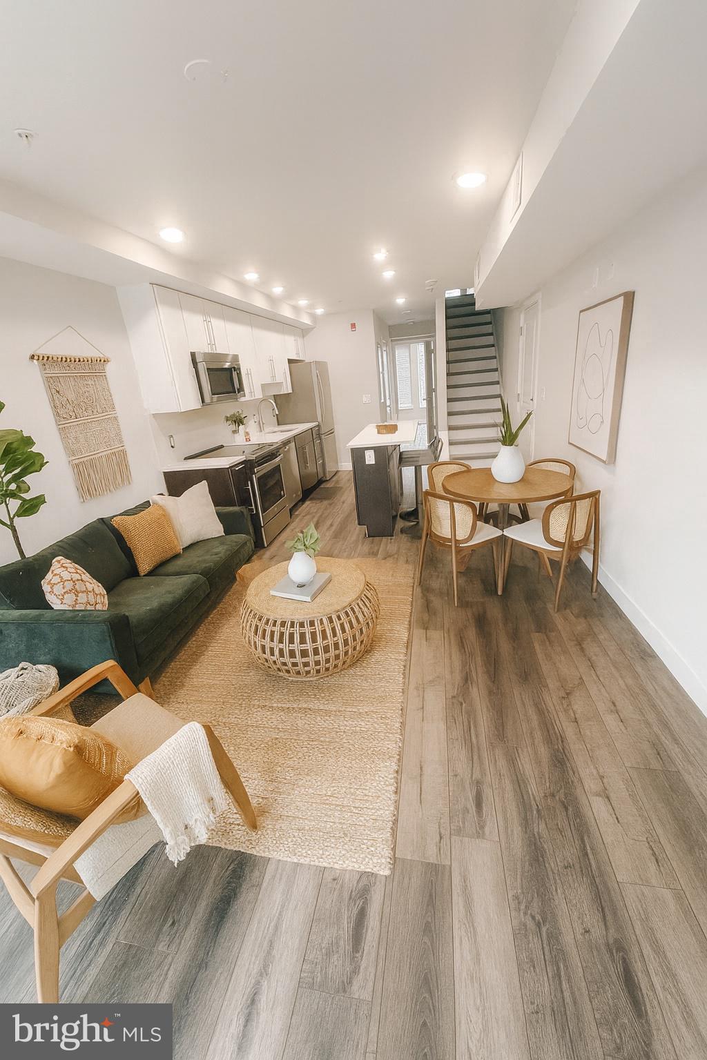 OLDE KENSINGTON - Residential Lease