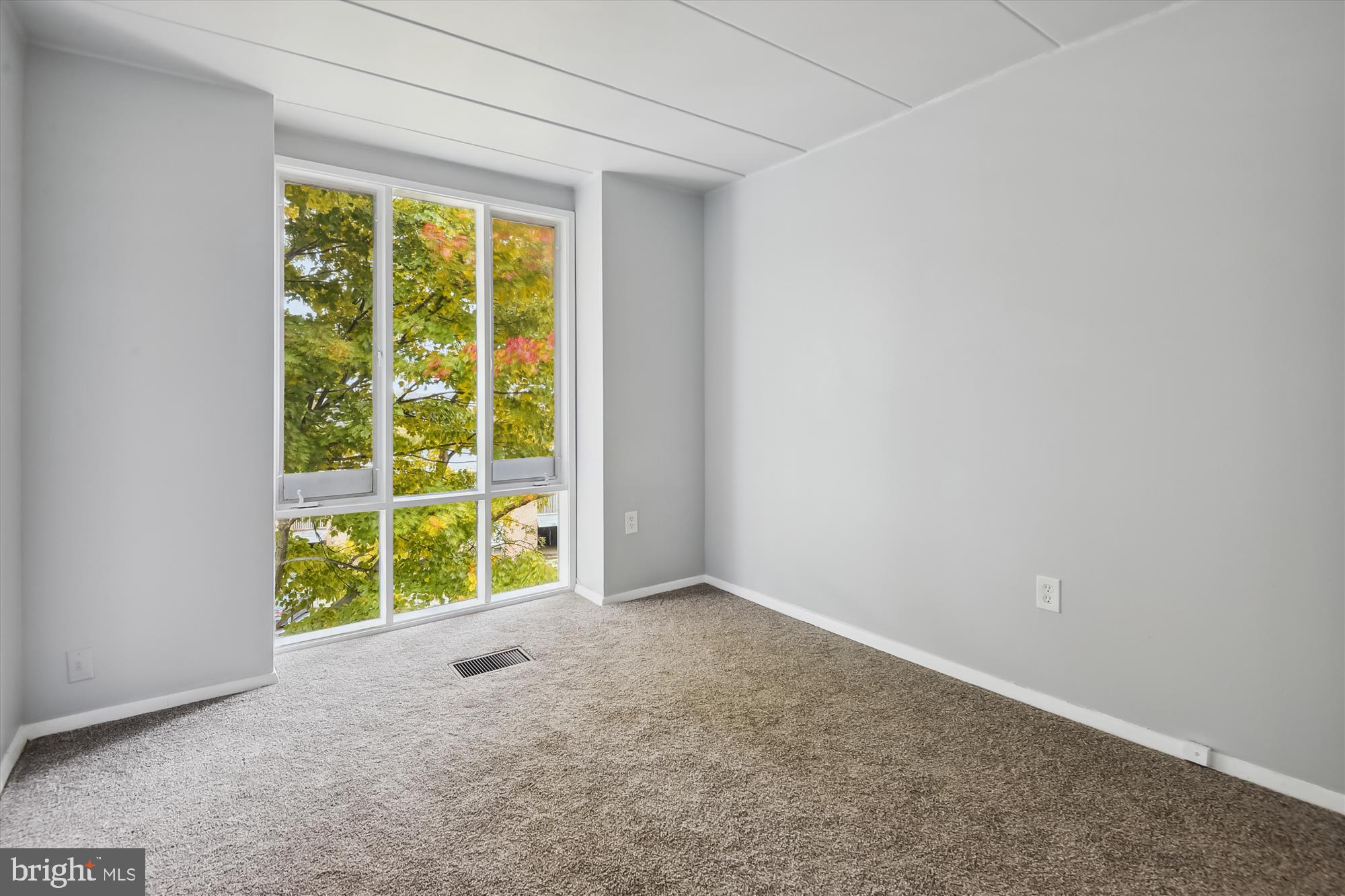 HUNTINGTON CLUB - Residential Lease