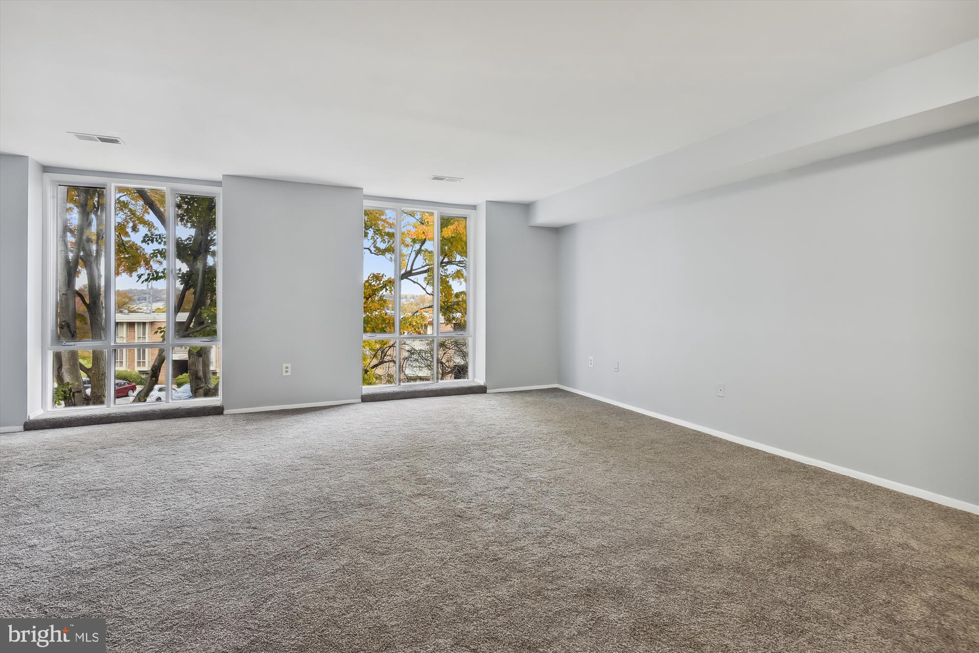 HUNTINGTON CLUB - Residential Lease