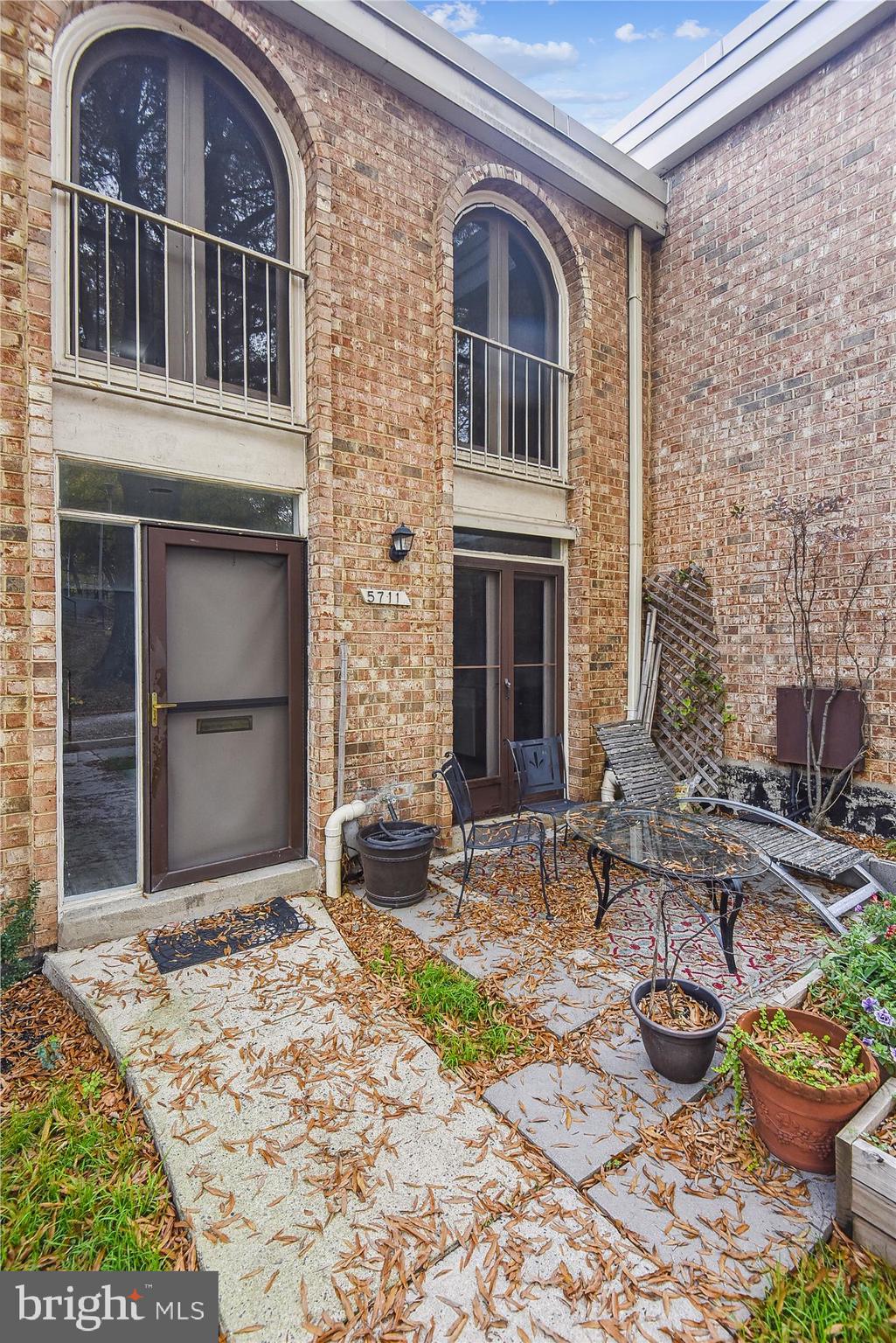 HUNTINGTON CLUB - Residential Lease