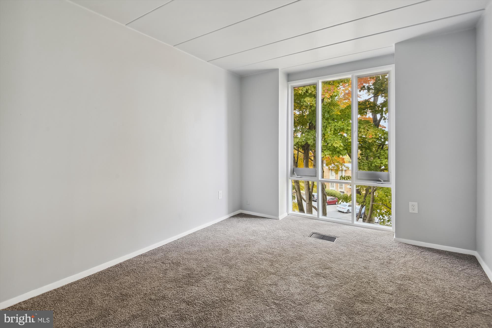 HUNTINGTON CLUB - Residential Lease