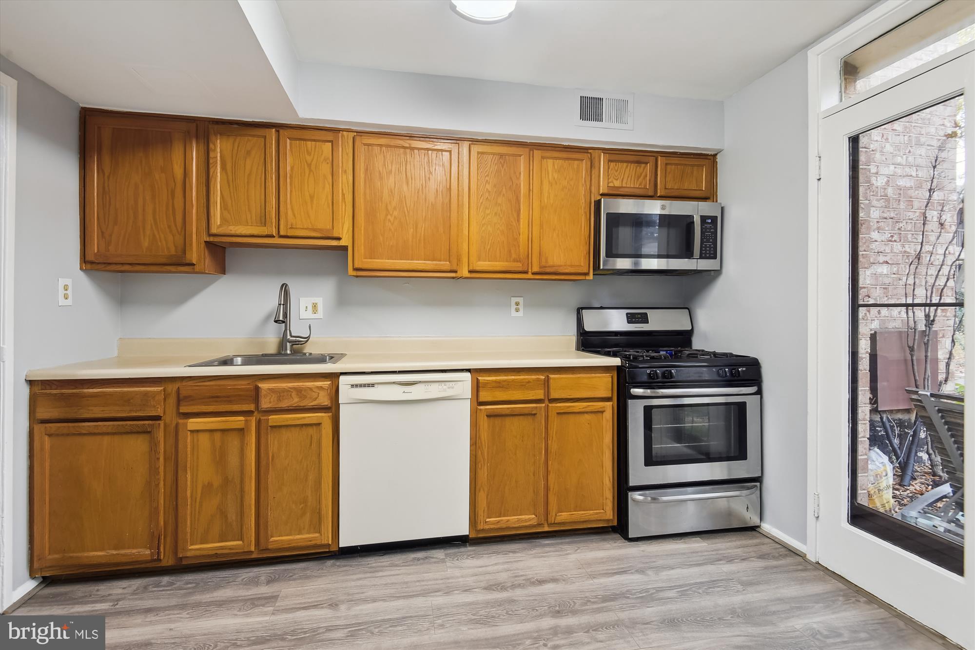 HUNTINGTON CLUB - Residential Lease