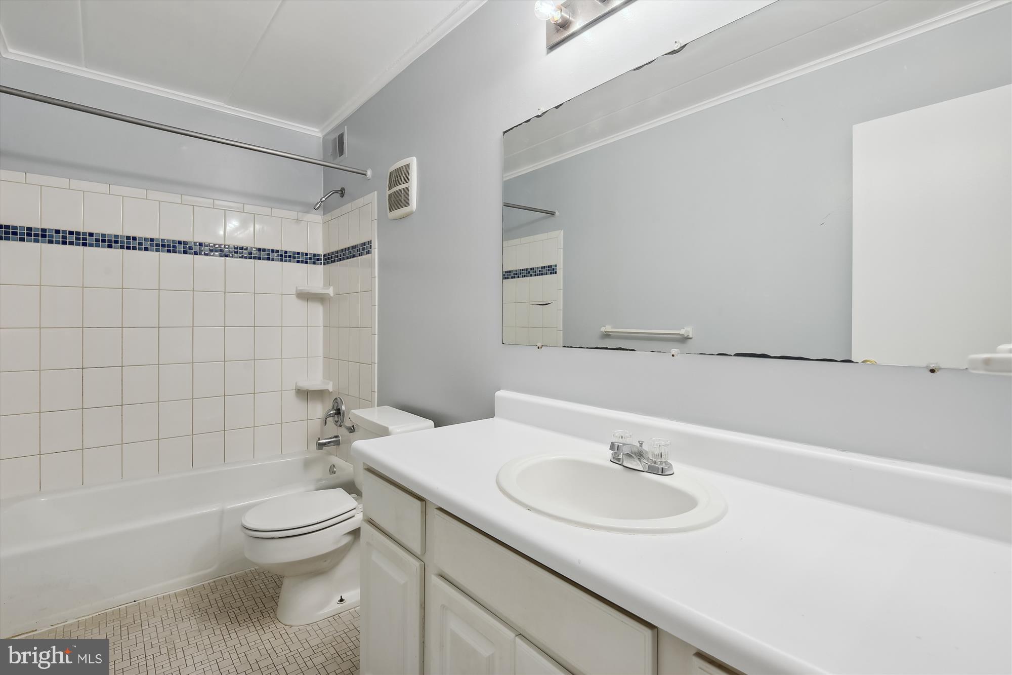 HUNTINGTON CLUB - Residential Lease