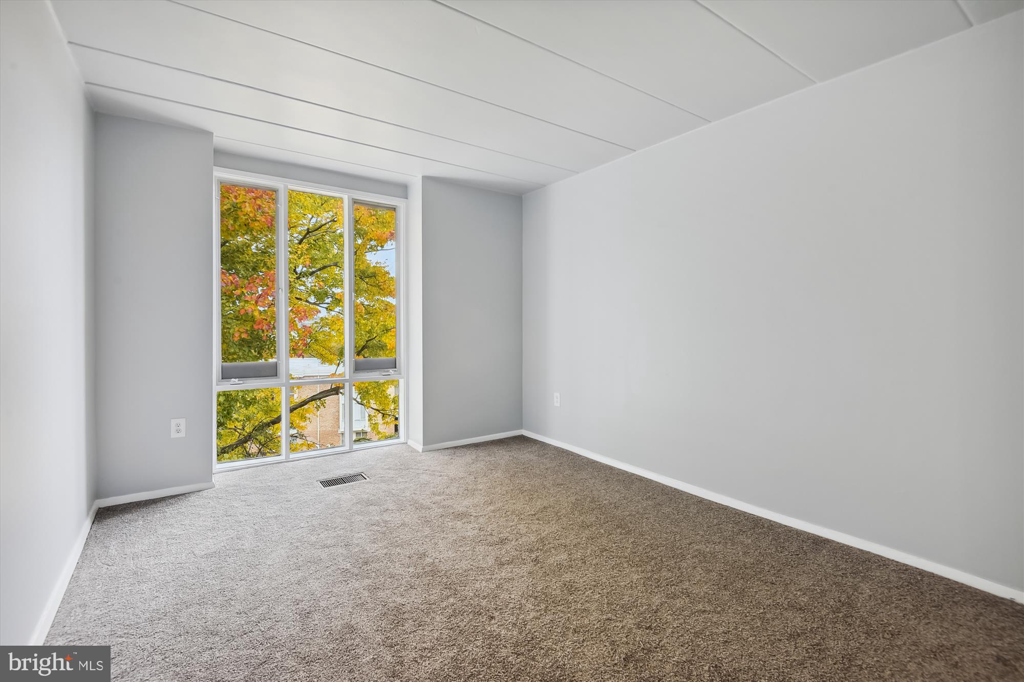 HUNTINGTON CLUB - Residential Lease