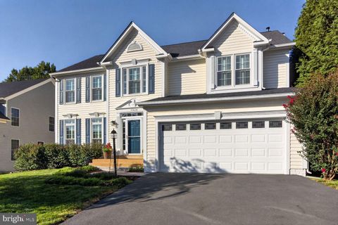 Photo of 47638 Rhyolite Place, STERLING, VA 20165 (MLS # VALO2132326)