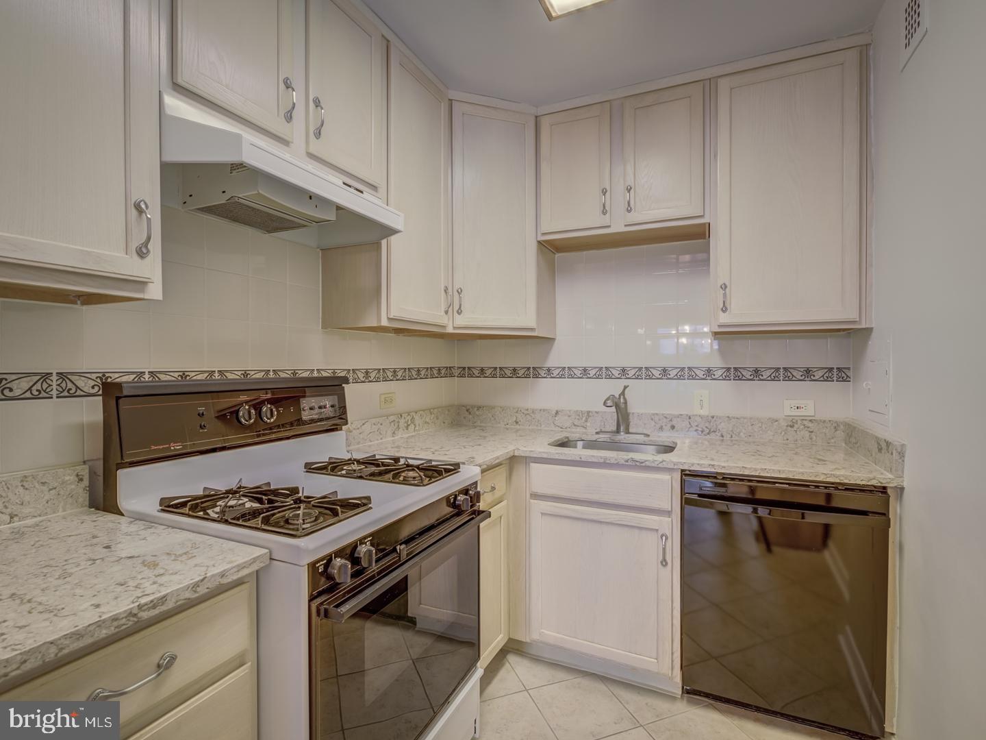 CARDINAL HOUSE - Residential Lease