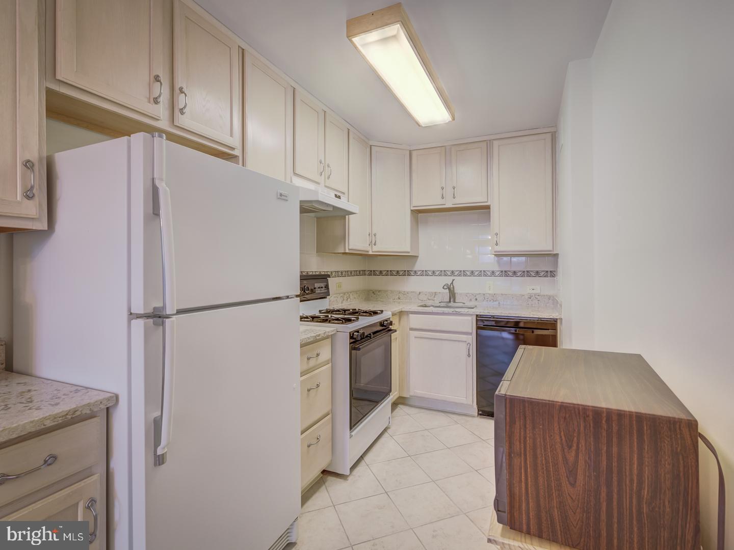 CARDINAL HOUSE - Residential Lease