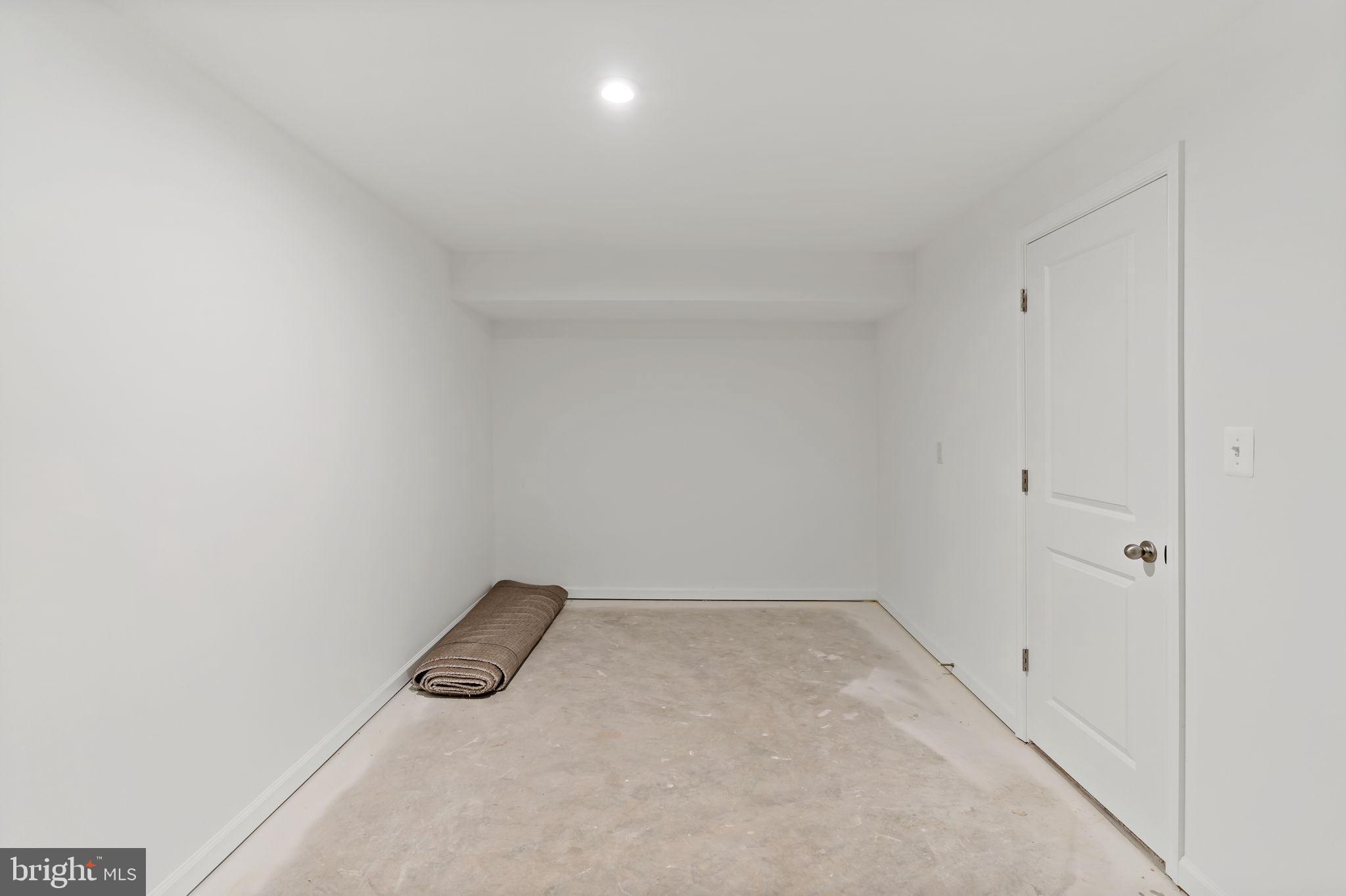 WHISPERING PINES - Residential