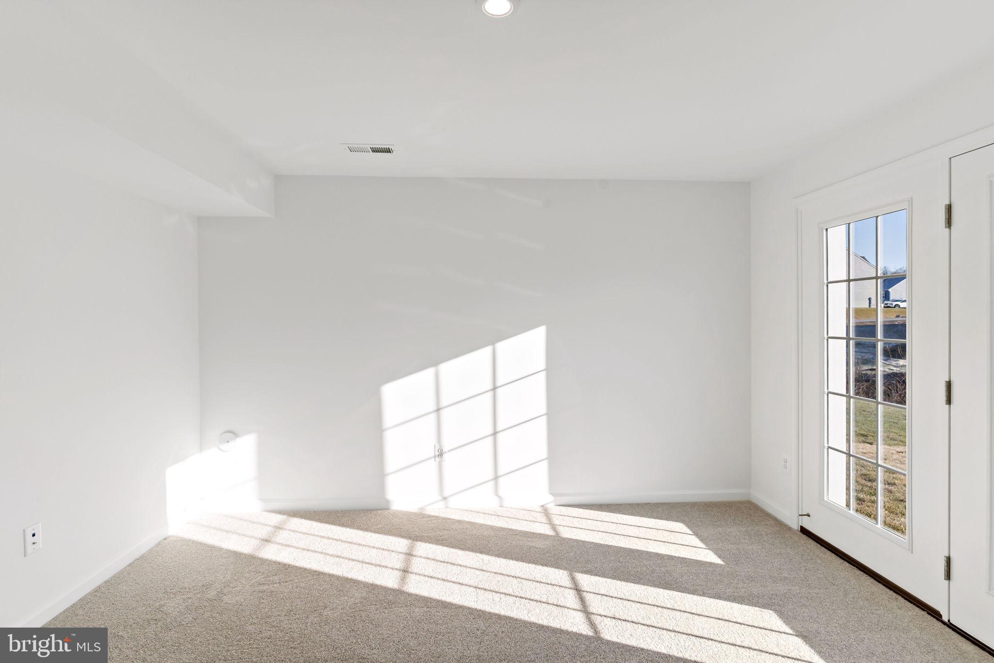 WHISPERING PINES - Residential